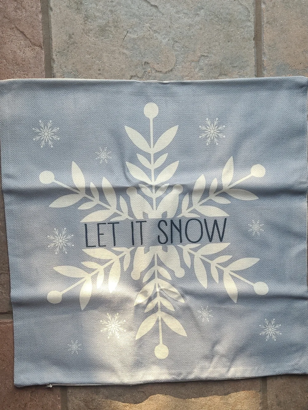 New in packaging! Set of 4 Christmas Holiday linen pillow covers decor snowflake